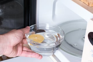 clean the microwave without scrubbing